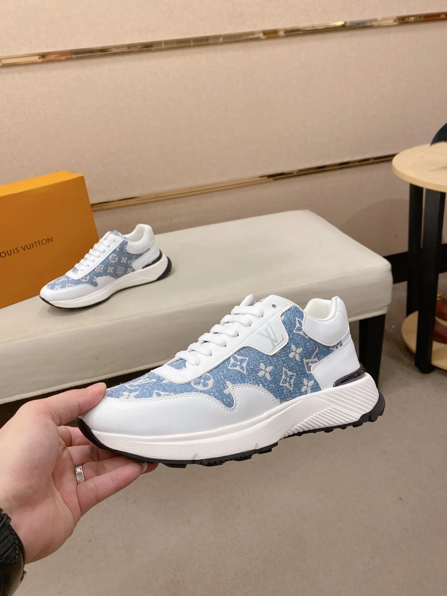 Men's shoes💰 462💰louis vuitton (Louis Vuitton/lv)🔍🔍The new counters are on sale at the same time. The uppers are imported from Italy. ⃣️Re-engraved🇮🇹💪💪, ⚠Sole: The original sole is specially provided by the original factory, the exclusive movable molded sole is super comfortable, ⚠Original and single goods 🔍high quality, you can enter and leave the counter at will, welcome to compare⚠. Code number: 38-44 (45/customized, non-refundable)